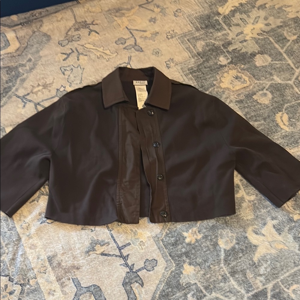 Akris Punto Brown Trench Coat with Notched Lapel and Full-Length Sleeves